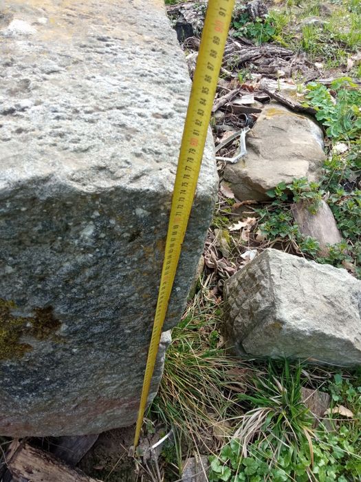 Камено корито от дялан камък