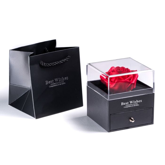 Подаръчна кутия с вечна роза и бижу “100 езика”