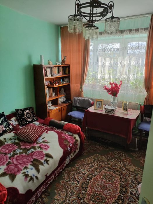 Vand apartament 2 camere, semidecomandat, cartier Marna - Braila