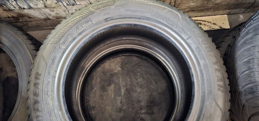 185 60 R 15 Goodyear iarna