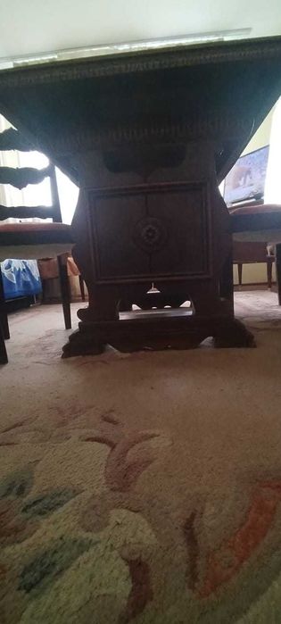 Masă din lemn masiv din nuc stil florentin secolul XIX