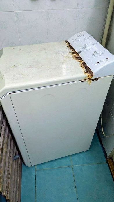 Продам стиральную машину Indesit WT62