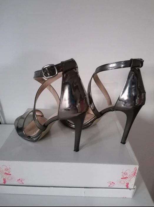 Sandale cu toc elegante