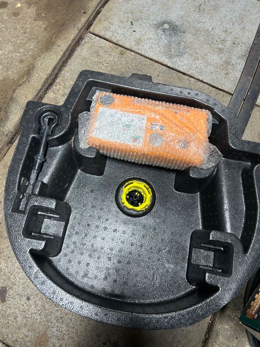 Компресор с пяна за резервна гума Пежо 208