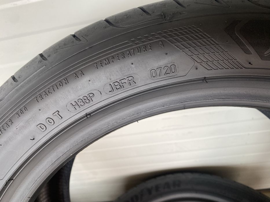 3бр летни гуми 235/45/17/Goodyear Eagle F1 assymetric/dot0720/5.5мм