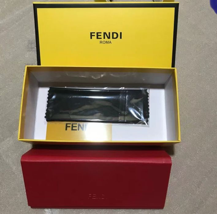 Ochelari de soare Fendi
