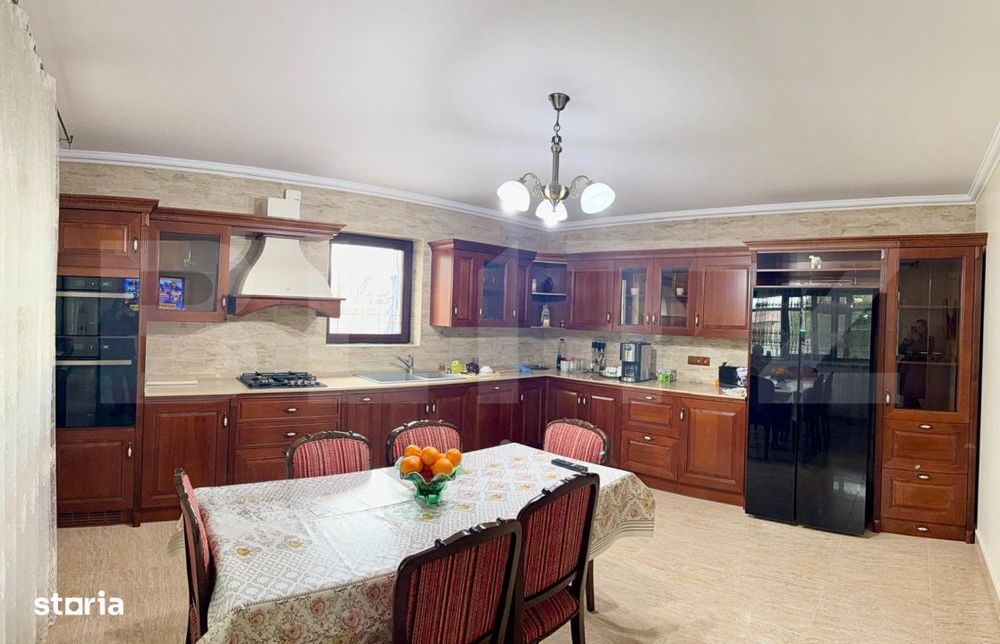 Vila de vanzare, 369 mp, zona Gaesti