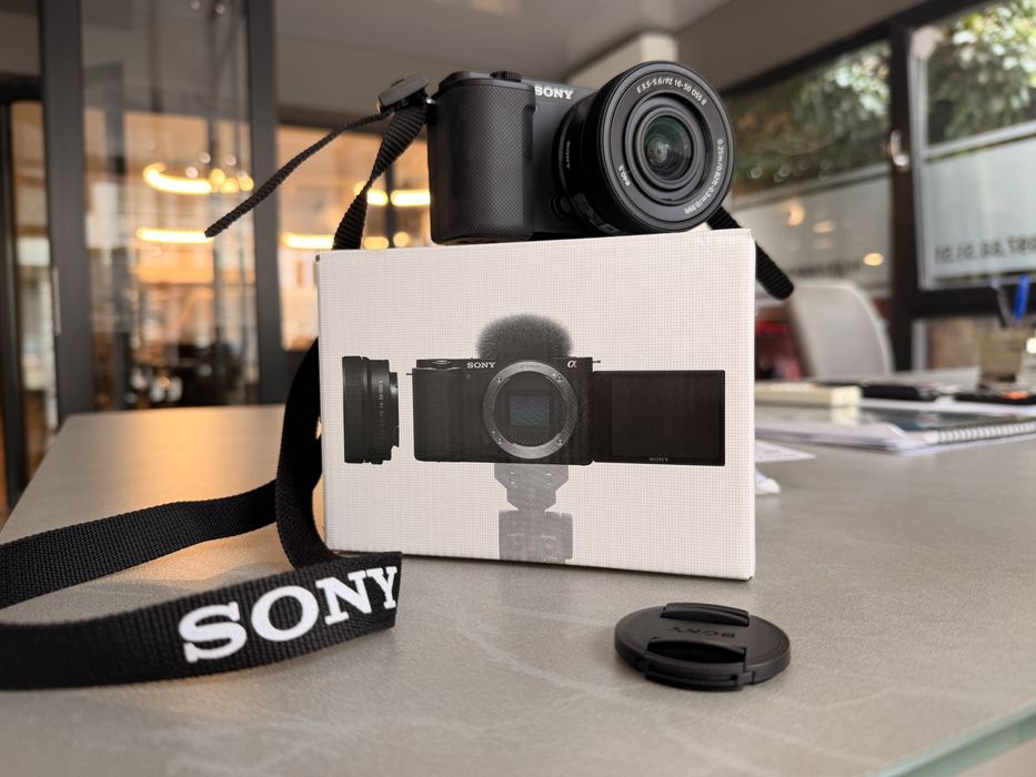 Sony ZV-E10 + 16–50mm OSS | Отлично състояние | Кутия