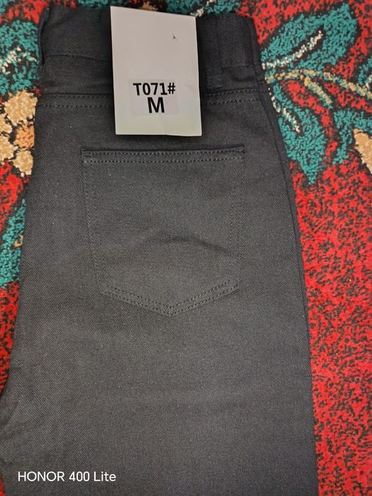 Продается Джинсы черный