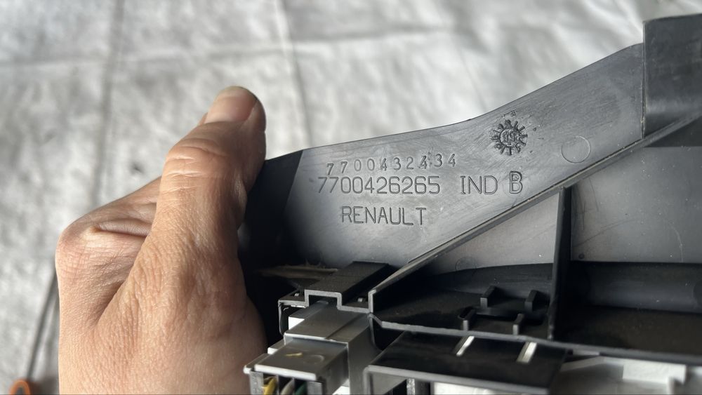 Дисплей Renault Scenic 1