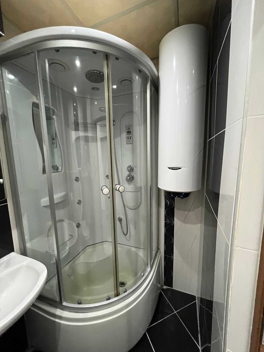 Хидромасажна душ кабина