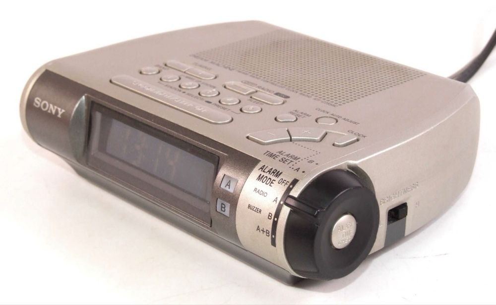 Radio SONY cu ceas ,FM si AM , memorie 5 posturi