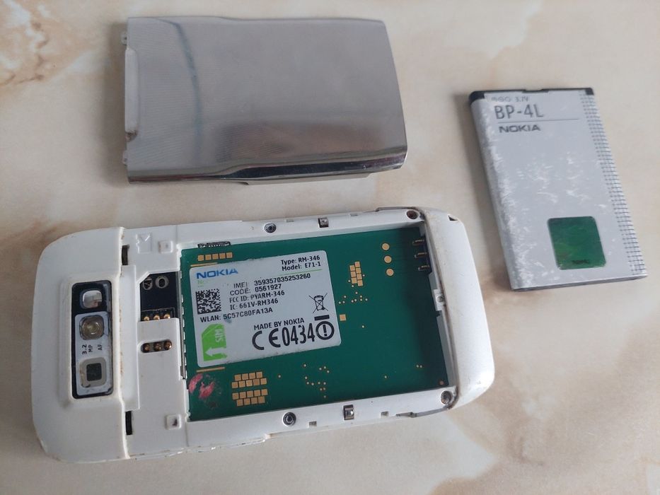 [E71] Vând Nokia E71 Alb, perfect funcțional, NEcodat //poze reale