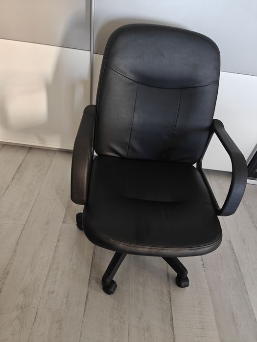 Scaun rotativ reglabil și ergonomic