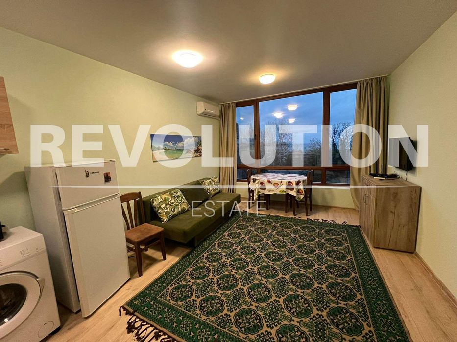 Тристаен апартамент в района на к.к Златни Пясъци!