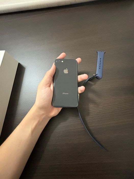 Продам Комплект Iphone 8 и Apple Watch Series 2