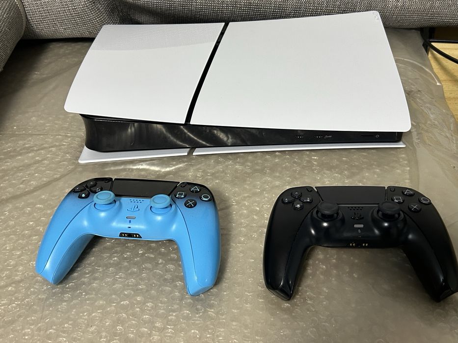 Vand Playstation 5 Slim digital 1 tb 2 manete