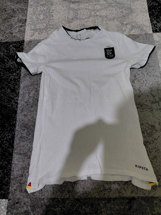 Tricouri de fotbal sau alte sporturi cu țări