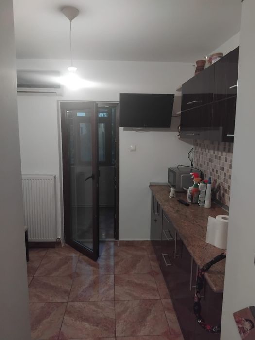 Închiriez apartament