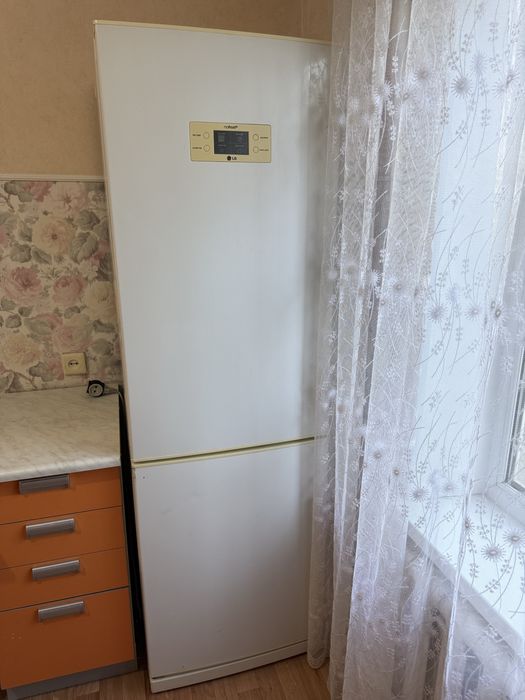 Холодильник LG 60 000 тенге