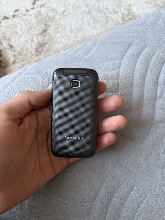 Продам телефон раскладкшку полностью рабочий