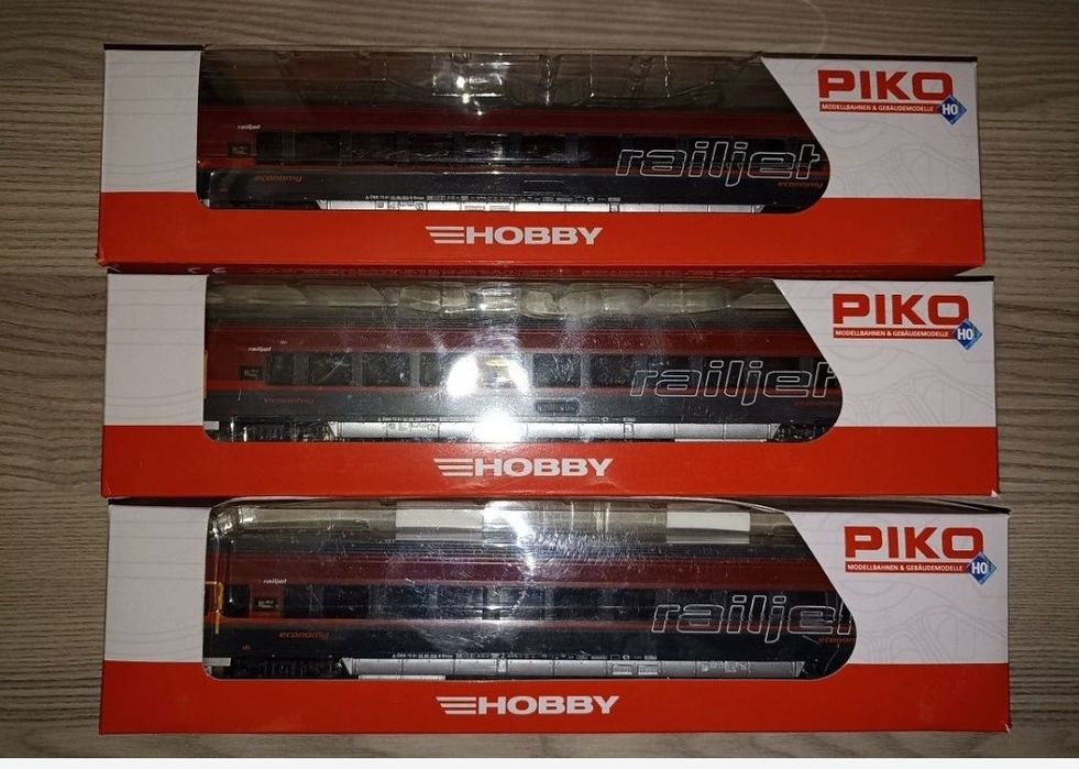 Piko vagoane de călători scara H0 railjet
Roti metalice izolate 
Preț