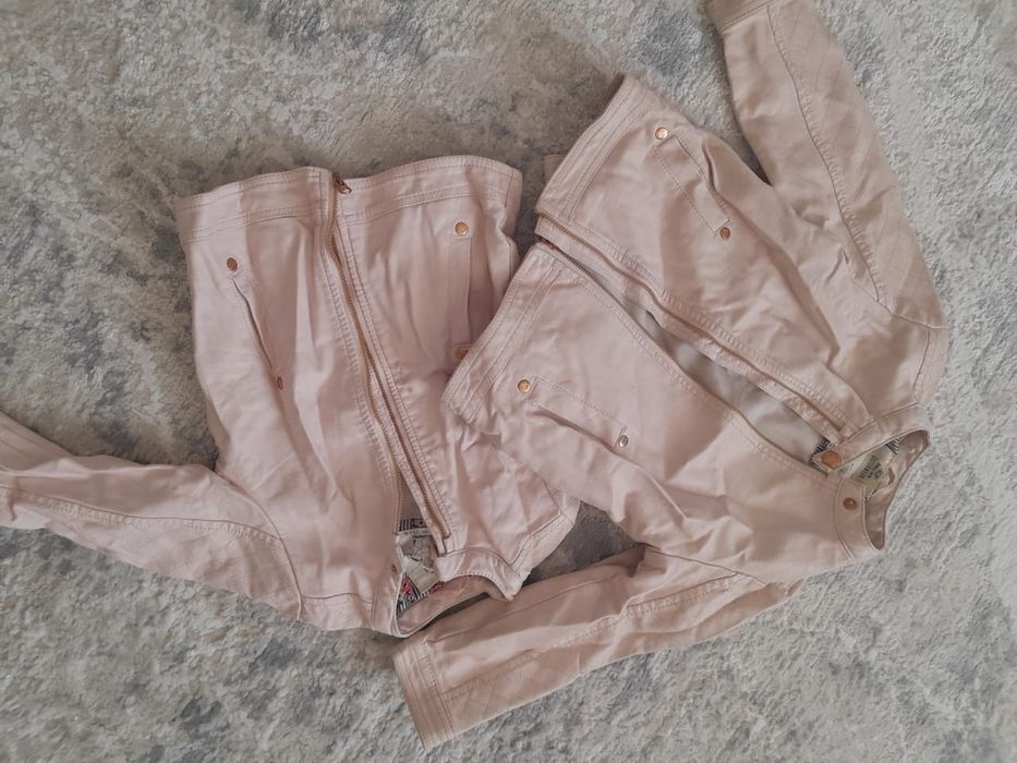 Продам курточки на девочек