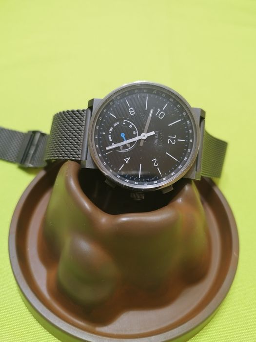 Продавам смарт часовник FOSSIL