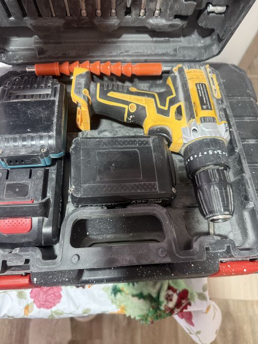 Продам перфаратор на батарейке и шуруповерт