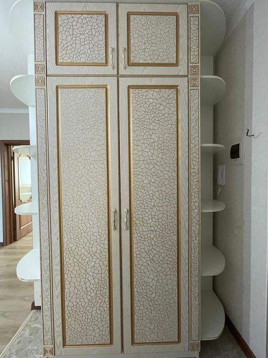 Шкаф в прихожую вместительный