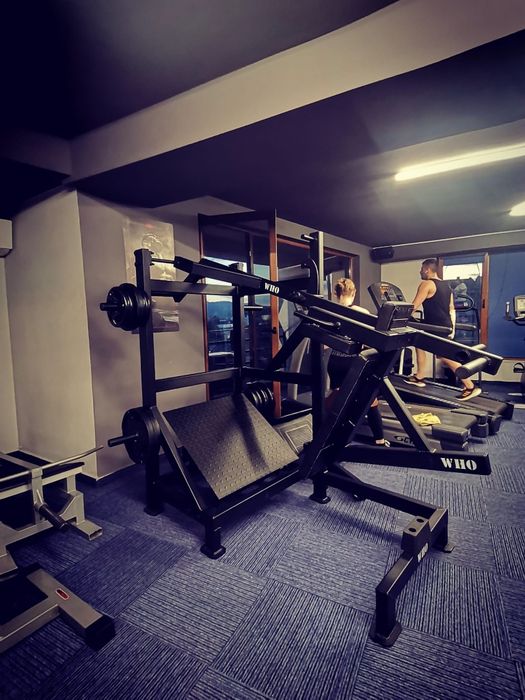 Hip thrust profesional pentru muschii fesieri aparate fitness in stoc