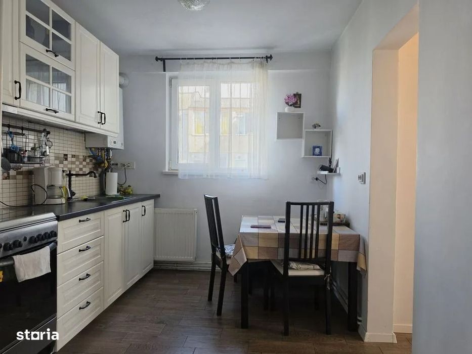 Vand apartament 3 camere in Astra zona complex Orizont 3000
