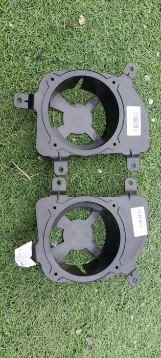 Крепления колонок в задние двери гранта