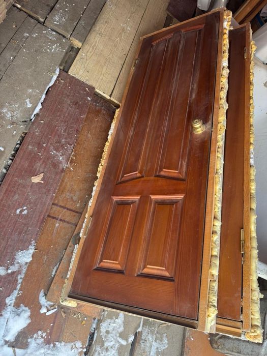 Продам двери деревянные