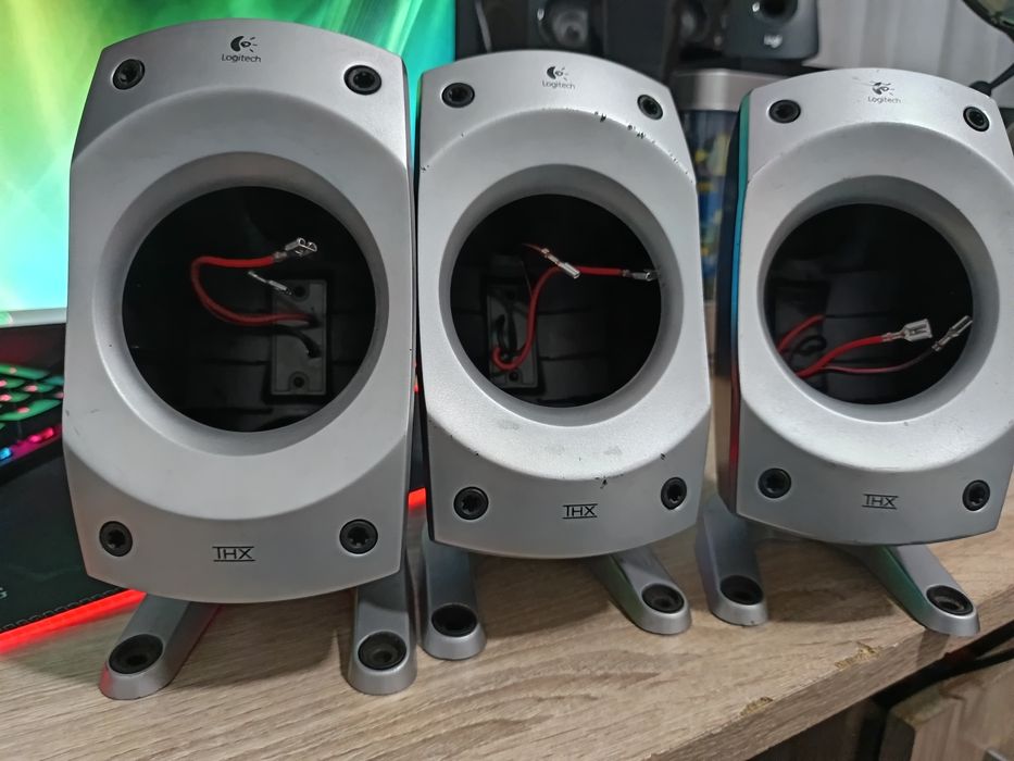 Vând carcase sateliți  Logitech z 5500