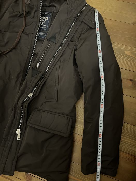 Тъмно кафяво яке