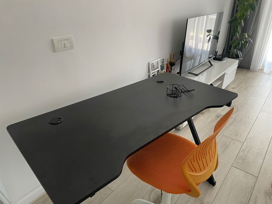 Birou gaming și scaun birou