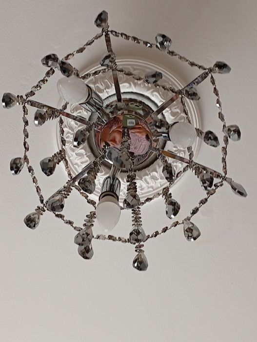 Продам люстру новую