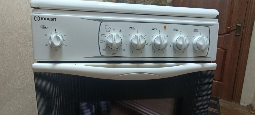 Продам кухонную плиту INDESIT