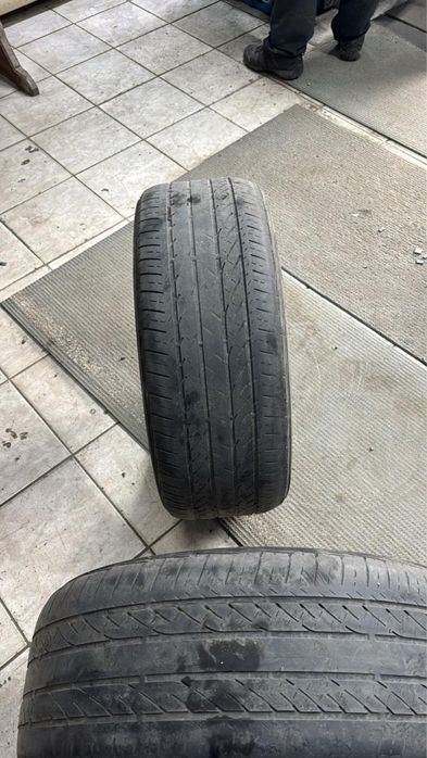 Продам шины б/у 235/45 R18