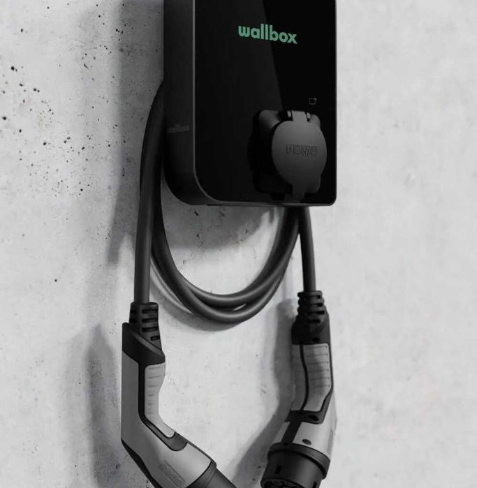 Зарядные станции для электромобилей.