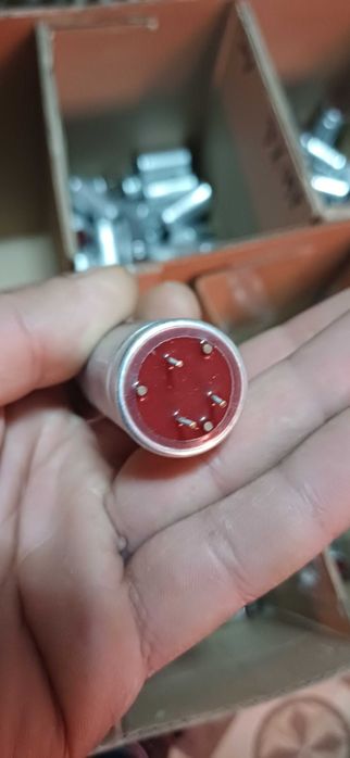 condensatori electrolitic +/-