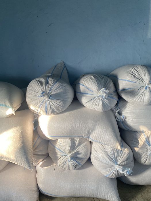 Porumb,tărâțe ,făină alba și sare bulgăre