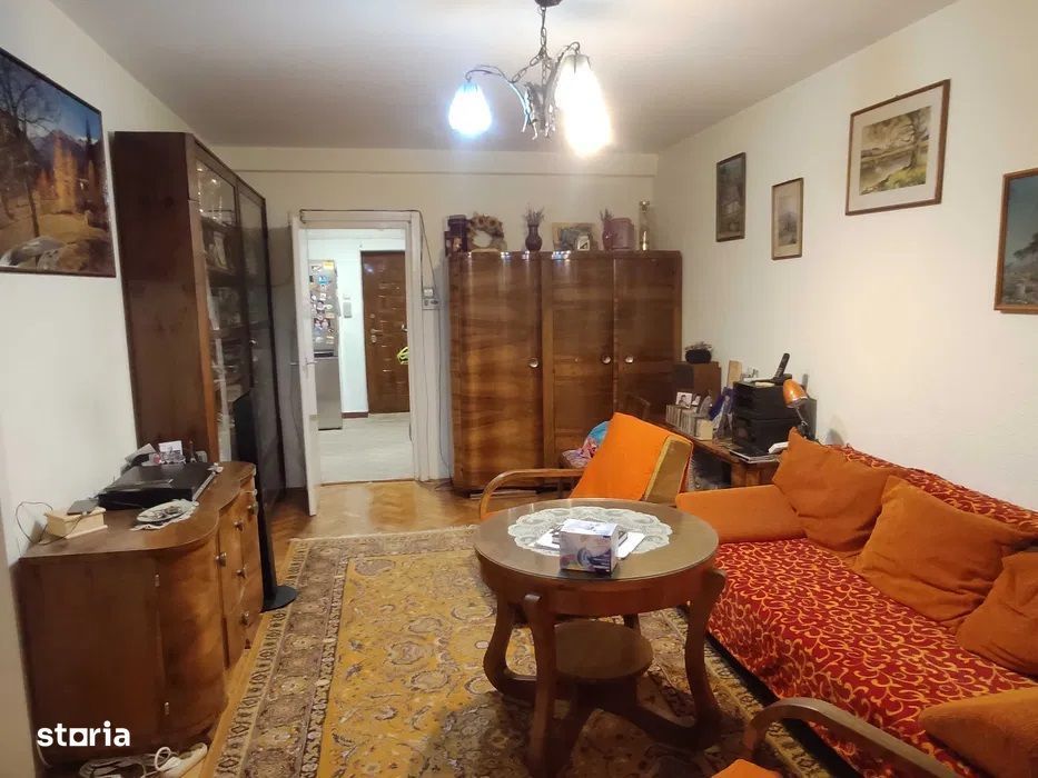 7 Noiembrie - Vanzare ap. 3 camere - Str. C-tin Romanu Vivu — fotografia 1