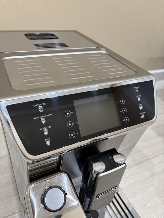 Кофемашина DeLonghi PrimaDonna Elite