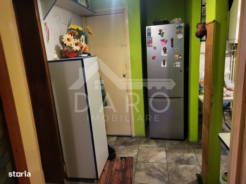 Vând apartament cu 3 camere în Dambu