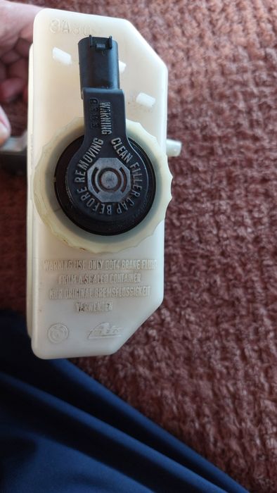 Спирачна помпа+казанче bmw e46 320d