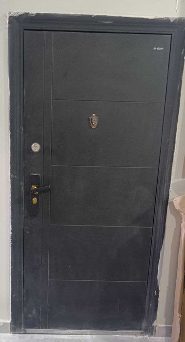 Продается железная дверь