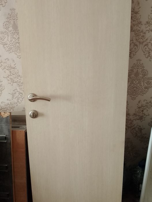 Дверь в ванную комнату
