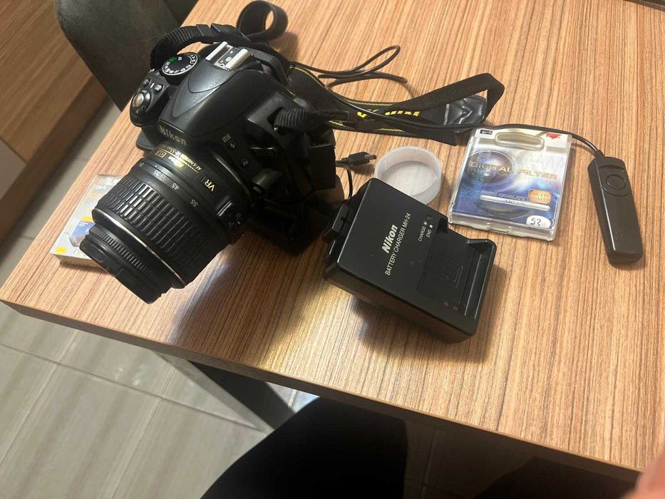 Aparat foto Nikon D3100 + grip, obiectiv 18-55mm